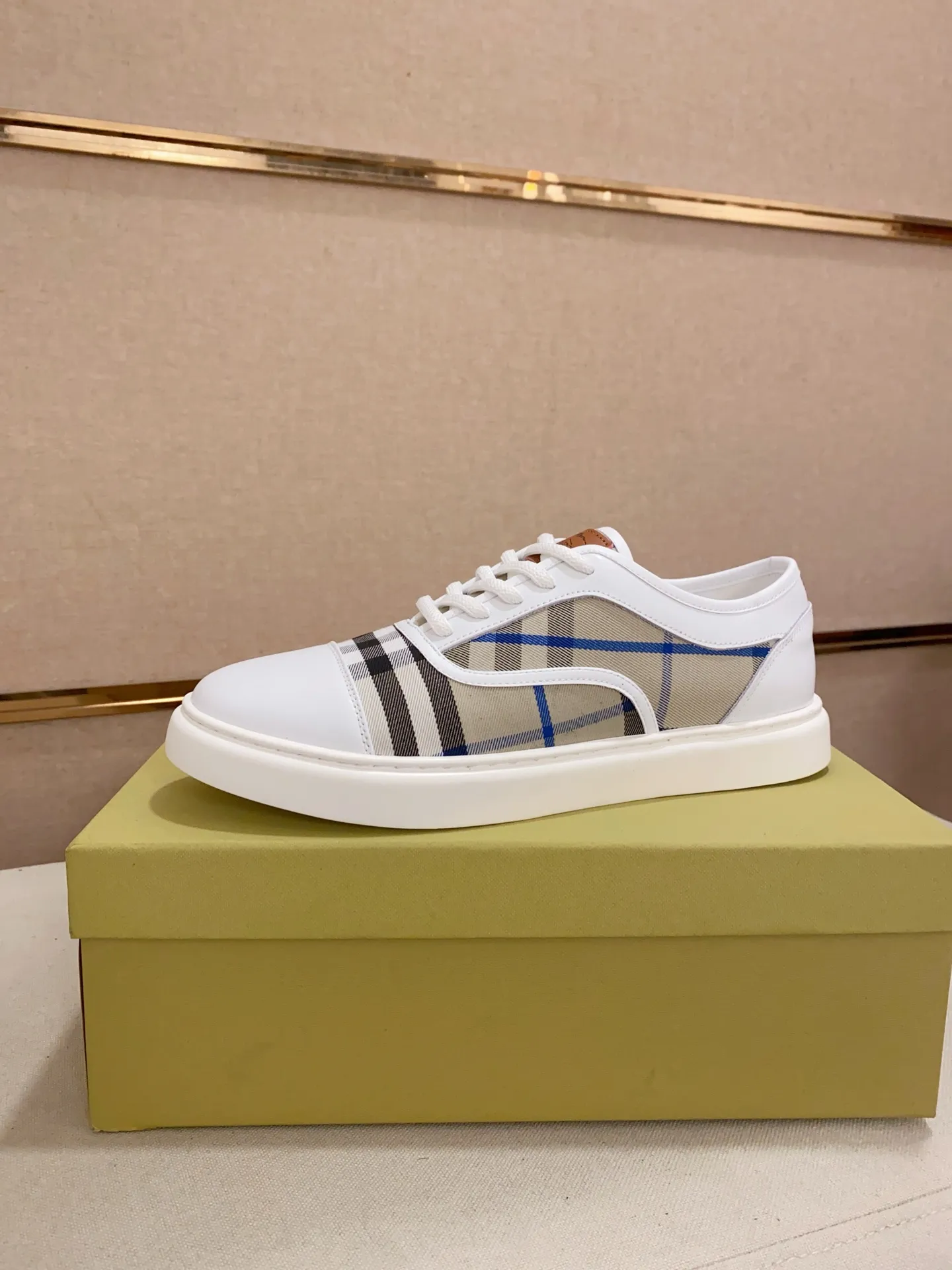 Men's shoes💰: 400💰🇮🇹🇮🇹The counters are synchronized with BURBERRY's top purchasing agents🔍🔍Synchronized sales. Positive code number: 38-44. Italian imported cowhide with official website fabric. Fully imported sheepskin lining, sole: original sole provided by the original factory, exclusive movable molded sole, super comfortable, original factory follow-up goods, 🔍🔍high quality, you can enter and leave the counter at will, welcome to compare (can be customized 45)
